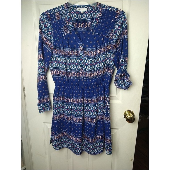 DanielRainn 2 Blue Paisley Long Roll Tab V Neck Shirt Blouse. Size M - Picture 1 of 14